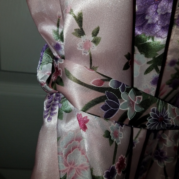 NWOT Floral Kimono Robe - Picture 5 of 10